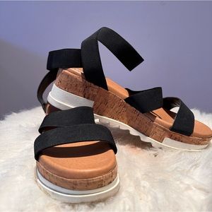 Steve Madden black strap sandals